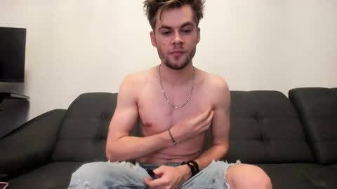 JasoN online show from December 4, 2025, 3:21 pm