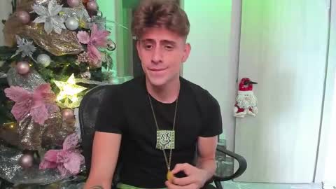 Snapshot of jasper__jones chatting on December 18, 2024, 5:52 pm JASPER JONES online show from December 18, 2024, 5:52 pm