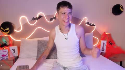 Snapshot of jasson_smit chatting on October 25, 2025, 3:18 pm J A S S O N online show from October 25, 2025, 3:18 pm