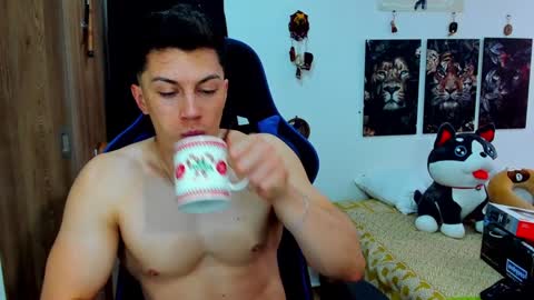 Javier online show from December 2, 2024, 8:55 pm