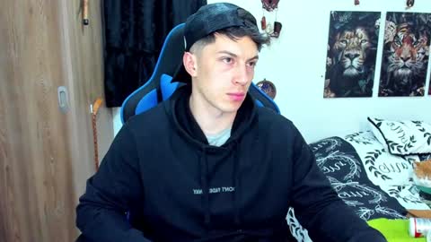 Javier online show from December 4, 2024, 10:08 pm