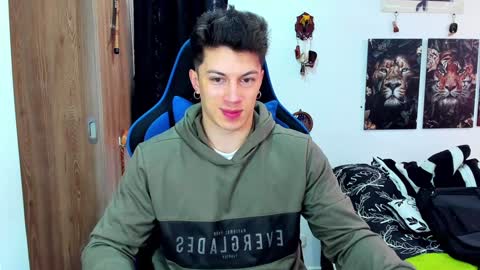 Javier online show from December 9, 2024, 5:19 pm