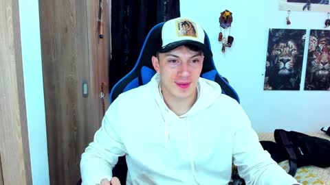 Javier online show from December 16, 2024, 5:33 pm