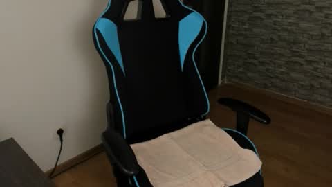 Snapshot of jaxonhunk chatting on October 10, 2025, 11:37 pm JaxonHunk online show from October 10, 2025, 11:37 pm