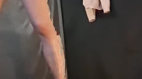 J online show from November 4, 2025, 9:58 pm