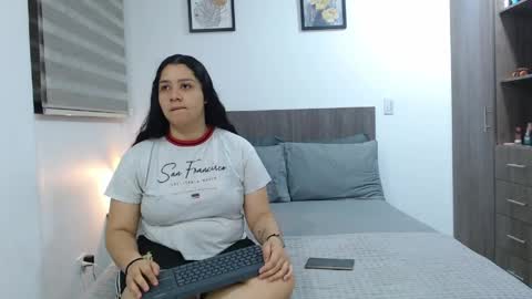 Jazmin and Scarlett online show from May 20, 2026, 9:37 am