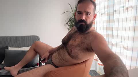 jbearbearbear online show from September 8, 2025, 2:16 pm