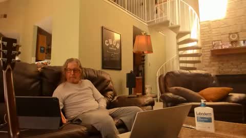 Snapshot of jdineuless chatting on October 31, 2025, 5:14 pm JDinEuless online show from October 31, 2025, 5:14 pm