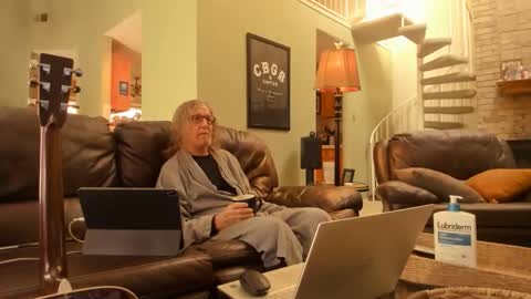 Snapshot of jdineuless chatting on November 2, 2025, 3:03 pm JDinEuless online show from November 2, 2025, 3:03 pm