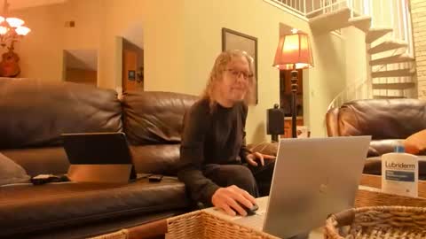 Snapshot of jdineuless chatting on December 21, 2025, 4:47 pm JDinEuless online show from December 21, 2025, 4:47 pm