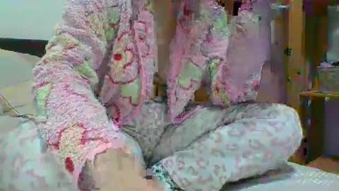 Snapshot of je_melody chatting on February 9, 2025, 6:16 pm EJ Melody online show from February 9, 2025, 6:16 pm