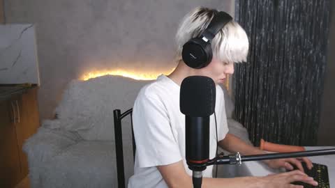 Snapshot of jealousangel chatting on December 22, 2024, 2:06 pm Angel online show from December 22, 2024, 2:06 pm