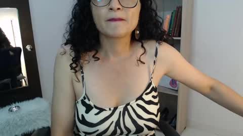 Snapshot of jeam_hot chatting on January 3, 2025, 7:39 pm jeam_hot online show from January 3, 2025, 7:39 pm
