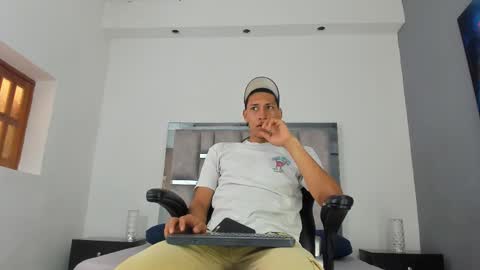 Jean Bllack online show from November 6, 2025, 7:37 pm