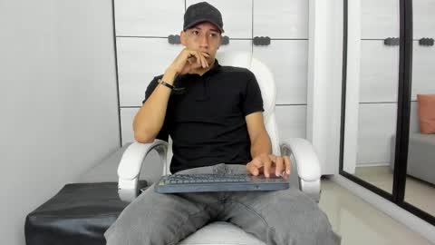 Jean Bllack online show from November 12, 2025, 11:32 am