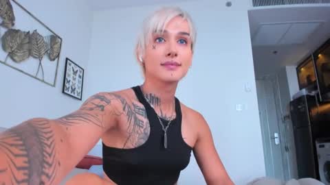 Snapshot of jean_mokujin chatting on February 16, 2025, 3:37 am Akila and Daria online show from February 16, 2025, 3:37 am