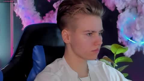 jean_wilsons online show from April 13, 2026, 11:16 am