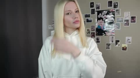 Jenny 3 online show from April 20, 2026, 8:28 am