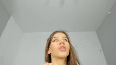 Snapshot of jenie_fire chatting on December 20, 2024, 4:25 pm Dolly online show from December 20, 2024, 4:25 pm