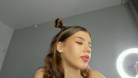 Snapshot of jenie_fire chatting on January 5, 2025, 7:28 pm Dolly online show from January 5, 2025, 7:28 pm