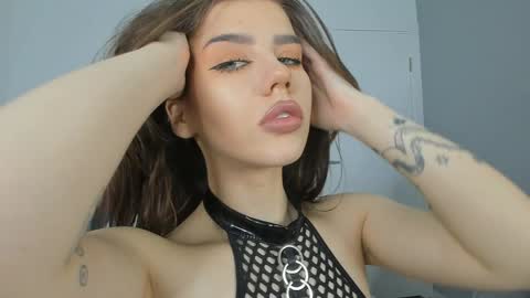 Snapshot of jenie_fire chatting on January 17, 2025, 7:27 pm Dolly online show from January 17, 2025, 7:27 pm