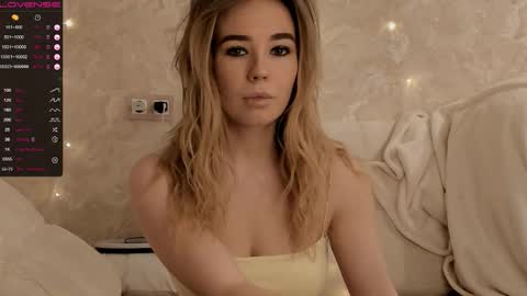 Snapshot of jeniferji chatting on October 19, 2025, 9:10 am EvaSileZ online show from October 19, 2025, 9:10 am