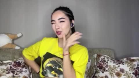 Jenifer online show from September 25, 2025, 4:49 am