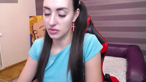 Kira online show from November 19, 2025, 8:03 am