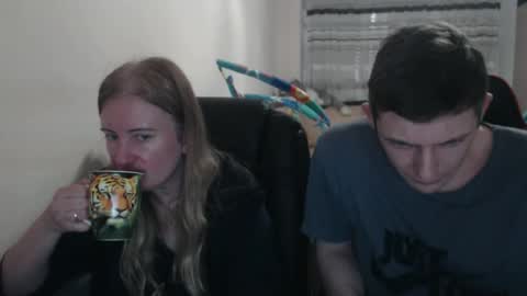 Snapshot of jenisandpeter chatting on September 18, 2025, 7:27 pm JenisAndPeter online show from September 18, 2025, 7:27 pm