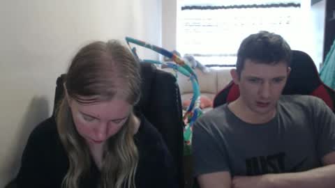 Snapshot of jenisandpeter chatting on September 19, 2025, 7:32 am JenisAndPeter online show from September 19, 2025, 7:32 am