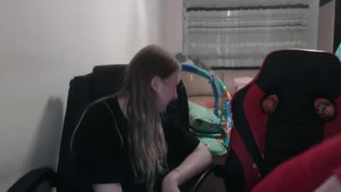 Snapshot of jenisandpeter chatting on September 25, 2025, 7:28 pm JenisAndPeter online show from September 25, 2025, 7:28 pm