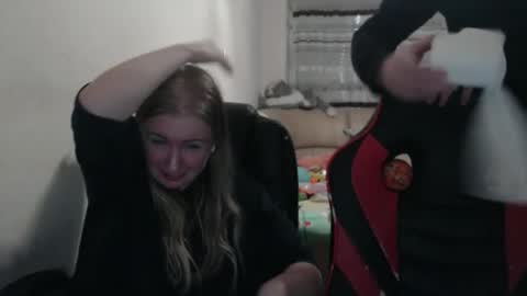 Snapshot of jenisandpeter chatting on September 29, 2025, 6:57 pm JenisAndPeter online show from September 29, 2025, 6:57 pm