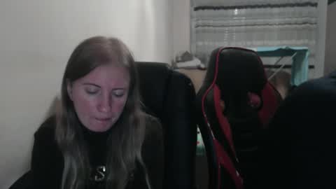 Snapshot of jenisandpeter chatting on October 1, 2025, 7:42 pm JenisAndPeter online show from October 1, 2025, 7:42 pm