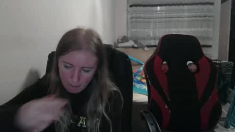 Snapshot of jenisandpeter chatting on October 2, 2025, 7:54 pm JenisAndPeter online show from October 2, 2025, 7:54 pm