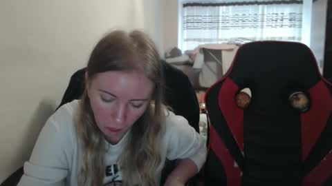 Snapshot of jenisandpeter chatting on October 7, 2025, 6:10 am JenisAndPeter online show from October 7, 2025, 6:10 am