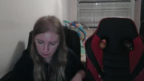 Snapshot of jenisandpeter chatting on October 12, 2025, 6:18 pm JenisAndPeter online show from October 12, 2025, 6:18 pm