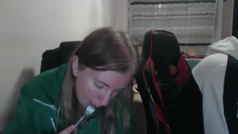 Snapshot of jenisandpeter chatting on October 17, 2025, 7:38 pm JenisAndPeter online show from October 17, 2025, 7:38 pm