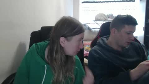 Snapshot of jenisandpeter chatting on October 19, 2025, 8:04 am JenisAndPeter online show from October 19, 2025, 8:04 am