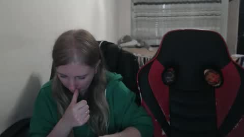 Snapshot of jenisandpeter chatting on October 20, 2025, 6:08 pm JenisAndPeter online show from October 20, 2025, 6:08 pm