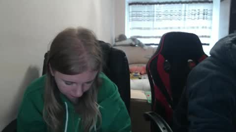 Snapshot of jenisandpeter chatting on October 21, 2025, 6:14 am JenisAndPeter online show from October 21, 2025, 6:14 am