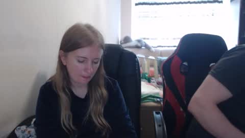 Snapshot of jenisandpeter chatting on October 28, 2025, 9:35 am JenisAndPeter online show from October 28, 2025, 9:35 am