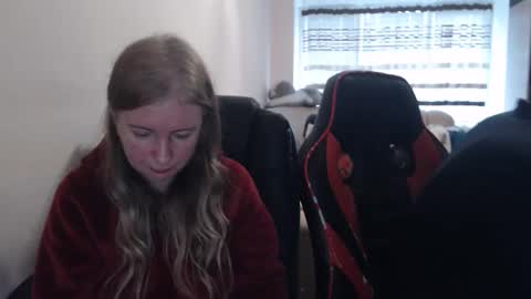 Snapshot of jenisandpeter chatting on November 16, 2025, 8:09 am JenisAndPeter online show from November 16, 2025, 8:09 am