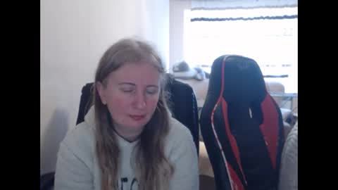 Snapshot of jenisandpeter chatting on February 19, 2026, 11:28 am JenisAndPeter online show from February 19, 2026, 11:28 am