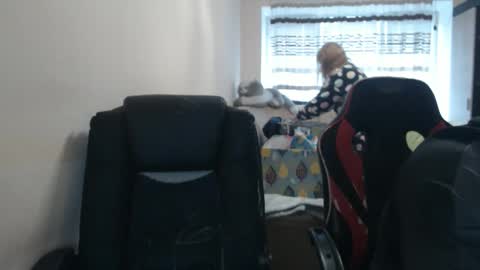 JenisAndPeter online show from April 3, 2026, 5:27 am