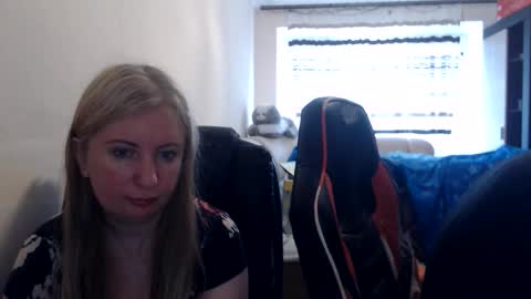 JenisAndPeter online show from June 1, 2026, 6:15 am