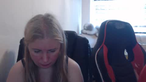 JenisAndPeter online show from June 20, 2026, 5:43 am