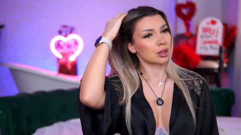 Snapshot of jenna_day chatting on February 16, 2026, 8:43 am jenna_day online show from February 16, 2026, 8:43 am