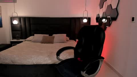 Jenna Olson  online show from April 11, 2026, 10:30 am