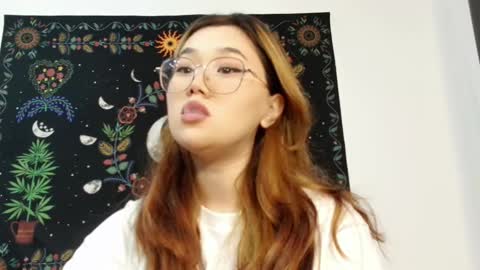 Snapshot of jennatyan chatting on September 22, 2025, 1:02 pm JENNA online show from September 22, 2025, 1:02 pm