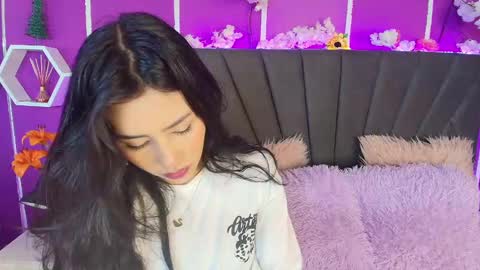 Snapshot of jenner_mills chatting on December 14, 2024, 3:51 am Jenner online show from December 14, 2024, 3:51 am